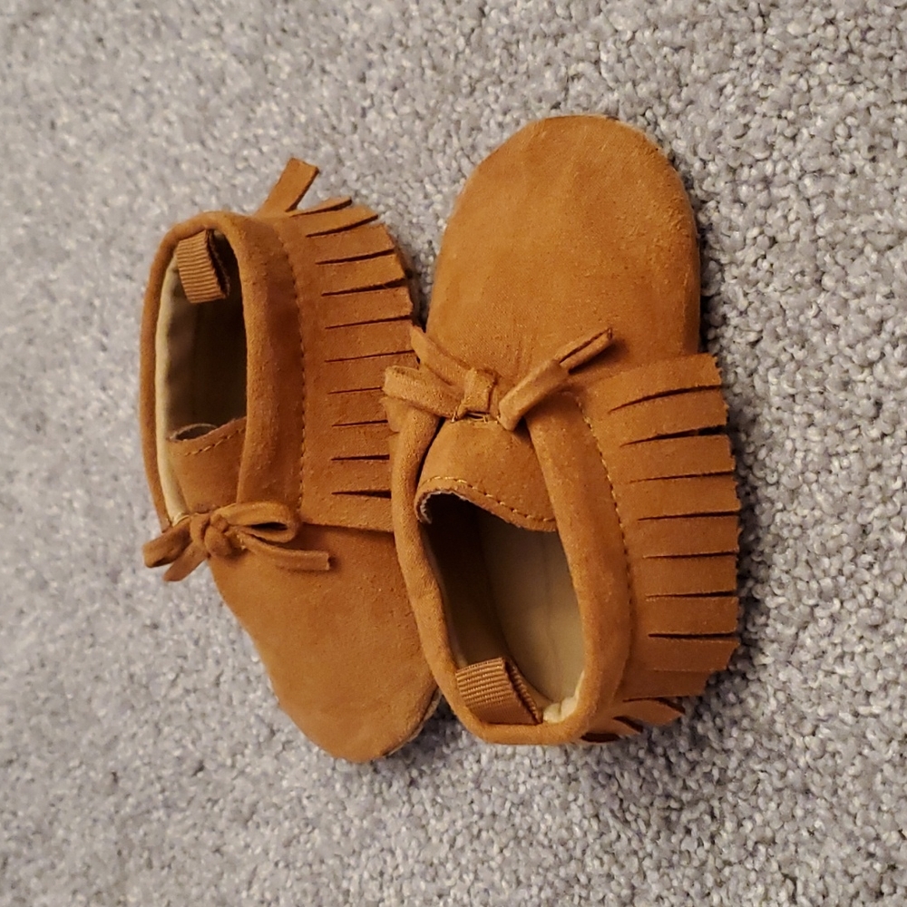 Old Navy baby moccasins 6-12m